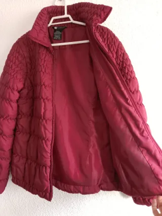 Abrigo acolchado Carole Little rojo. 2 puestas