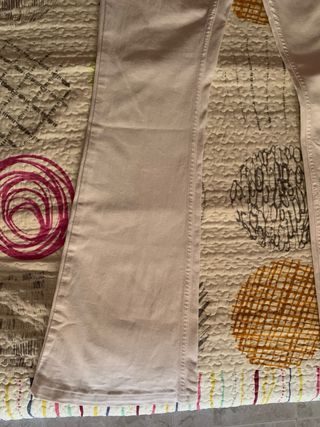 Pantalones vaqueros campana blancos Mango