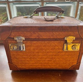 Maletín neceser vintage cuero y mimbre