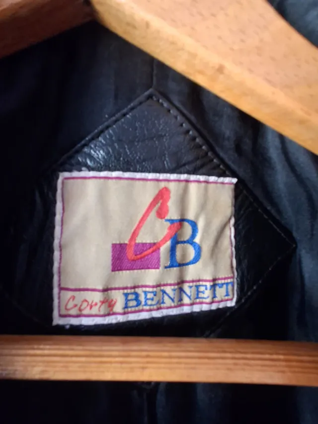 Chaqueta de piel negra