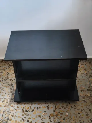 Mesa auxiliar de madera negra