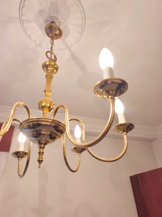 Lámpara araña dorada metal y cristal