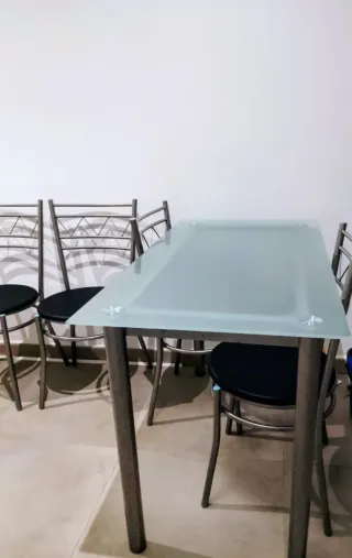 Tavolo in cristallo con 4 sedie