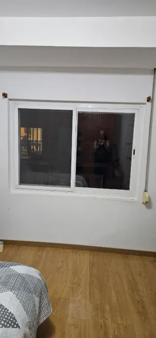 Ventana corredera blanca