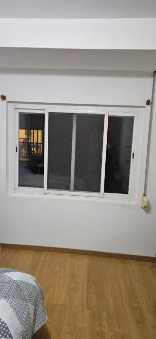 Ventana corredera blanca