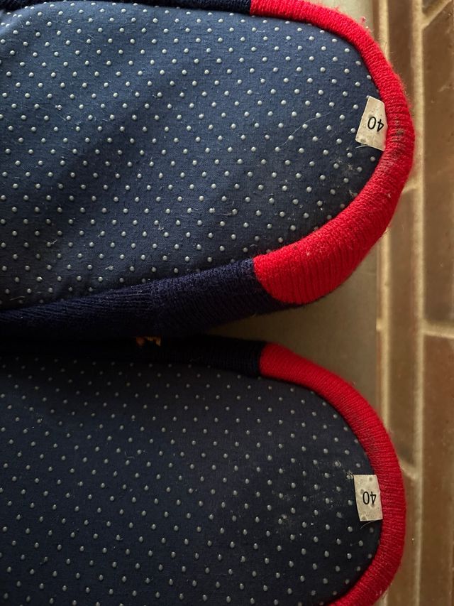 Ciabatte divertenti a piedi di mostro, n° 40