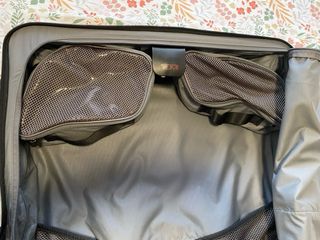 Portattajes con ruedas TUMI 37X26X53 3o litros