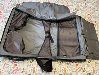 Portattajes con ruedas TUMI 37X26X53 3o litros