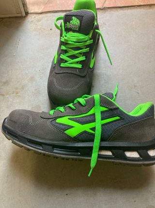Zapatos de seguridad U-Power talla 45.
