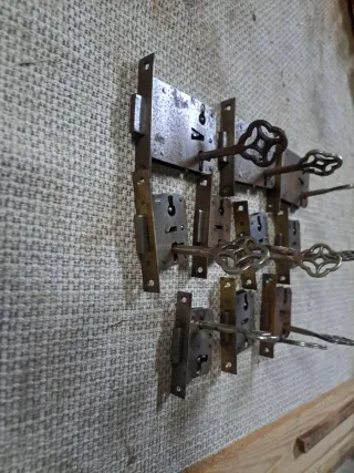 Lote 10 cerraduras antiguas