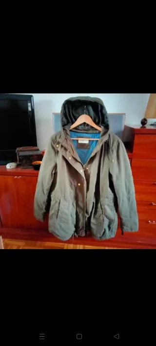 Parka verde desmontable con capucha
