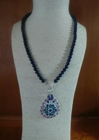 Colgante de sargadelos y collar de lapislazuli