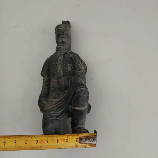 Statua di guerriero in terracotta