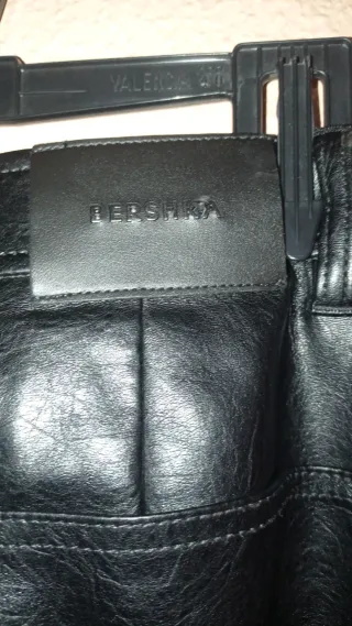 Pantalón polipiel pata ancha negro