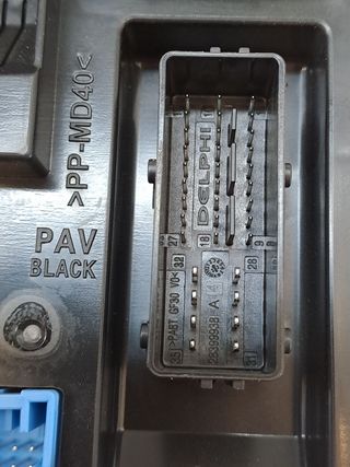 CAJA RELES / FUSIBLES OPEL CROSSLAND X (3)