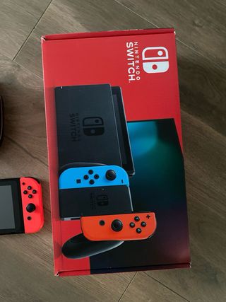 Nintendo Switch Azul/Rojo Como Nueva
