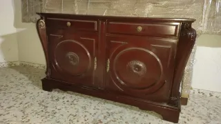 Aparador antiguo de madera.