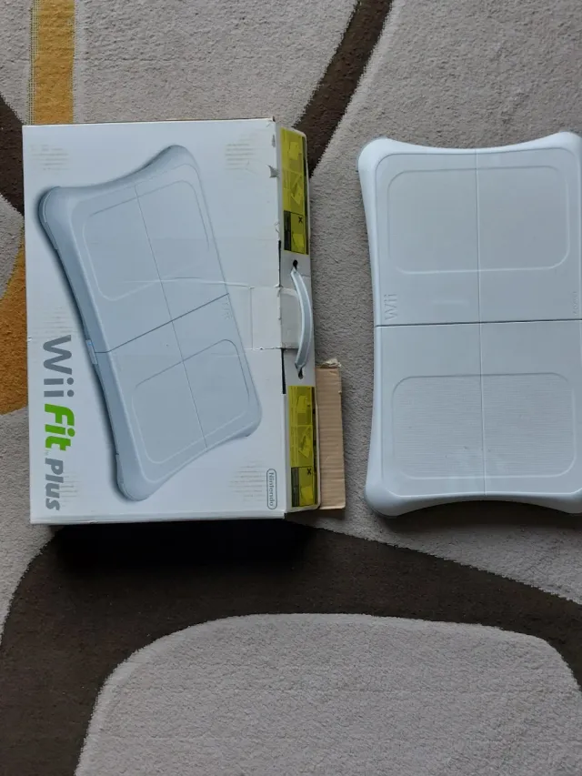 Mini Wii con Wii Fit y accesorios