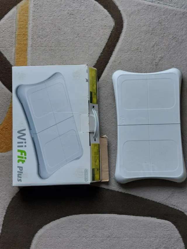 Mini Wii con Wii Fit y accesorios