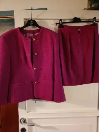 Completo bouclé in viscosa colore fucsia