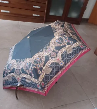 Paraguas plegable automático pequeño