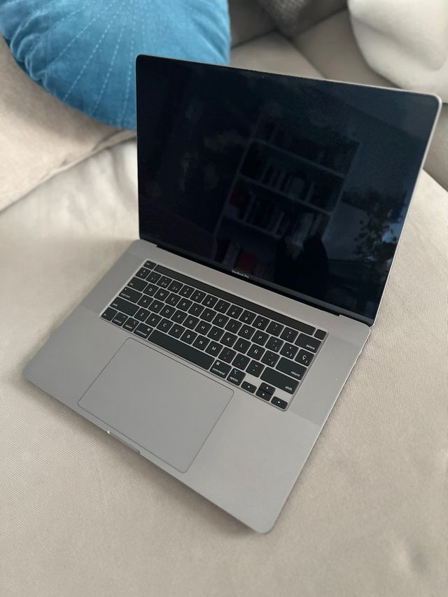 MacBook Pro 16” 2019 i9 8 núcleos 2TB SSD 32gb RAM