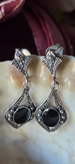 Pendientes de plata de ley antiguos