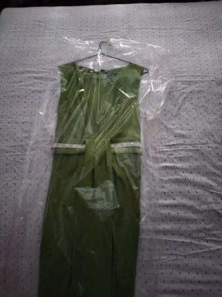 Vestido fiesta largo verde con pedrería