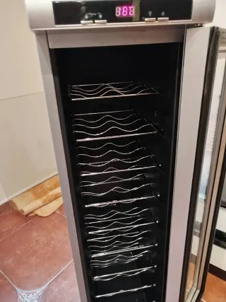 Vinoteca Savoid **A recoger**