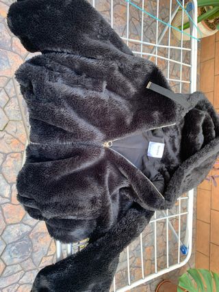 Bershka Chaquetón Pelo Negro Corto Talla S