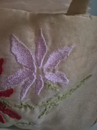 Bolso DKNY pequeño flores bordadas