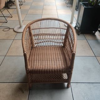 Sillón de mimbre redondo