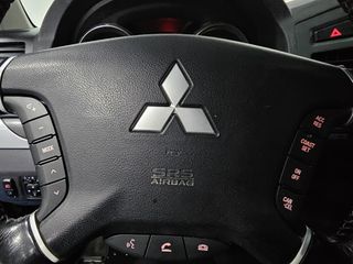 Mitsubishi Montero 2012