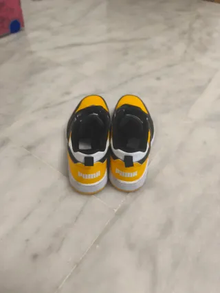 Zapatillas Puma Negras y Amarillas