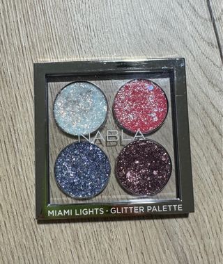 cuarteto de sombras con glitter marca Nabla.