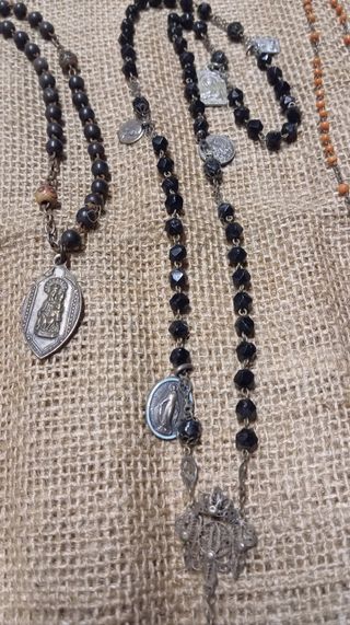 Colección de antiguos rosarios