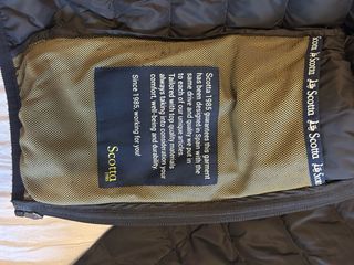 Chaqueta de plumas negra Scotta.