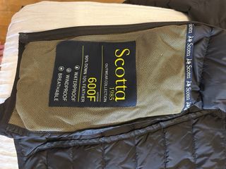 Chaqueta de plumas negra Scotta.