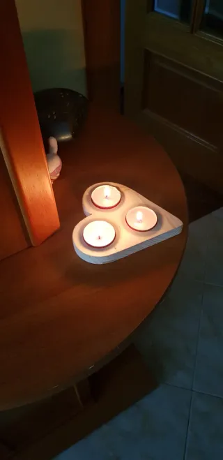 Porta candela a forma di cuore in legno