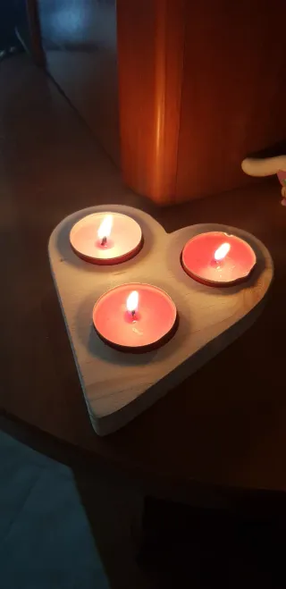Porta candela a forma di cuore in legno