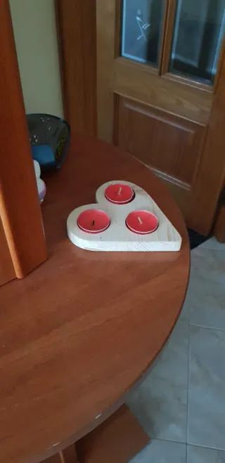 Porta candela a forma di cuore in legno