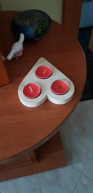 Porta candela a forma di cuore in legno