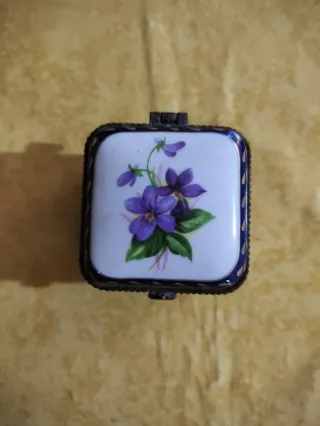 Scatola portagioie vintage in porcellana dipinta a mano