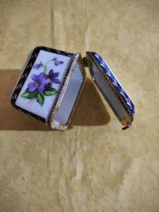 Scatola portagioie vintage in porcellana dipinta a mano