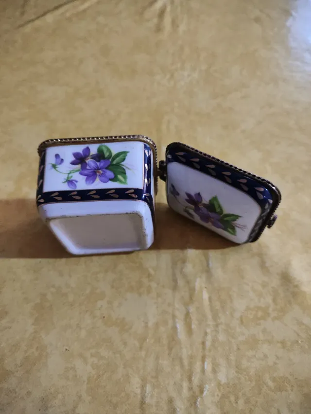 Scatola portagioie vintage in porcellana dipinta a mano