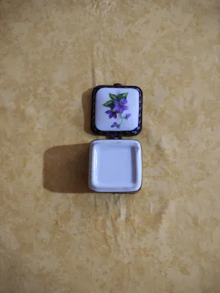 Scatola portagioie vintage in porcellana dipinta a mano