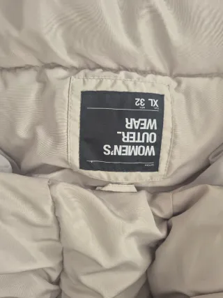 Chaqueta acolchada beige