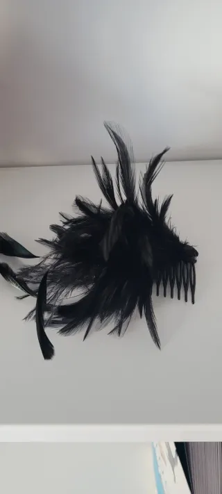 Tocado Peineta Plumas Negras