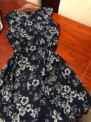 Vestido de encaje con estampado floral