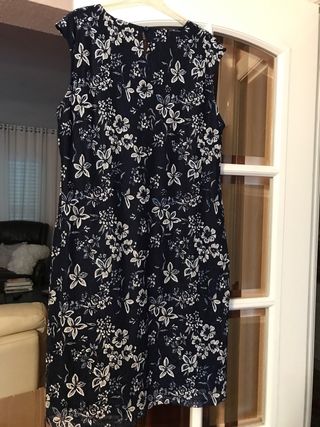 Vestido de encaje con estampado floral